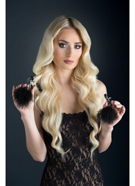 Зажимы для сосков с пухом FEATHERED NIPPLE CLAMPS - Blush Novelties - купить с доставкой в Новороссийске