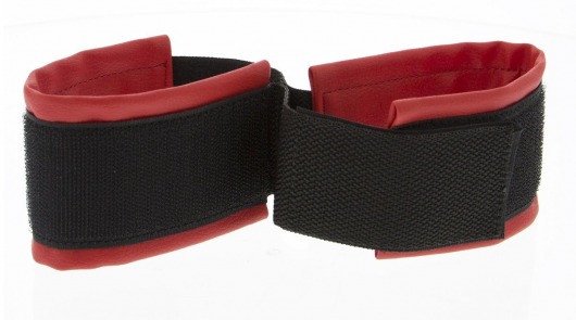 Полиуретановые манжеты для фиксации рук вместе Bound Together Wrist Restraints - Blush Novelties - купить с доставкой в Новороссийске